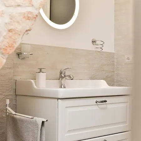 Filomena Luxury * Katania